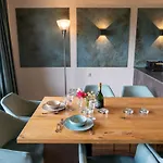 Penthouse Deluxe Mit Galerie By Interhome شقة *
